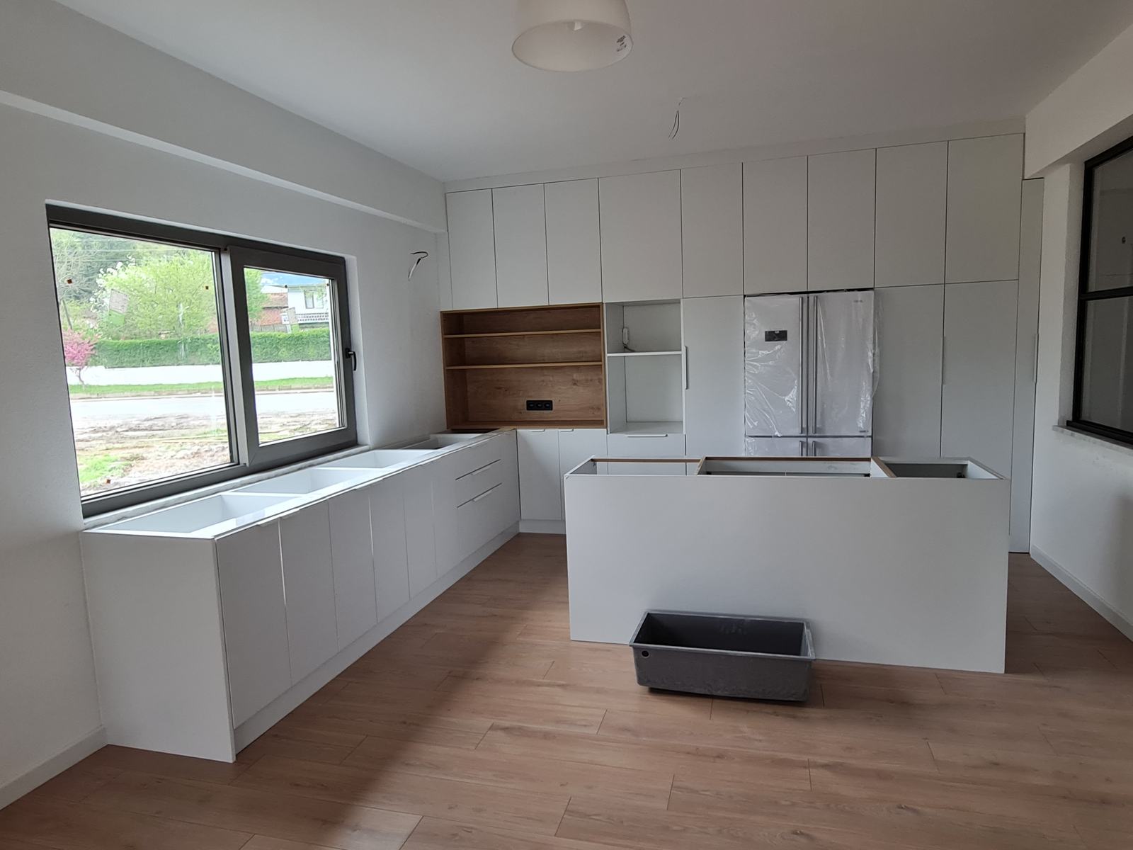 White Kitchen Cabinet