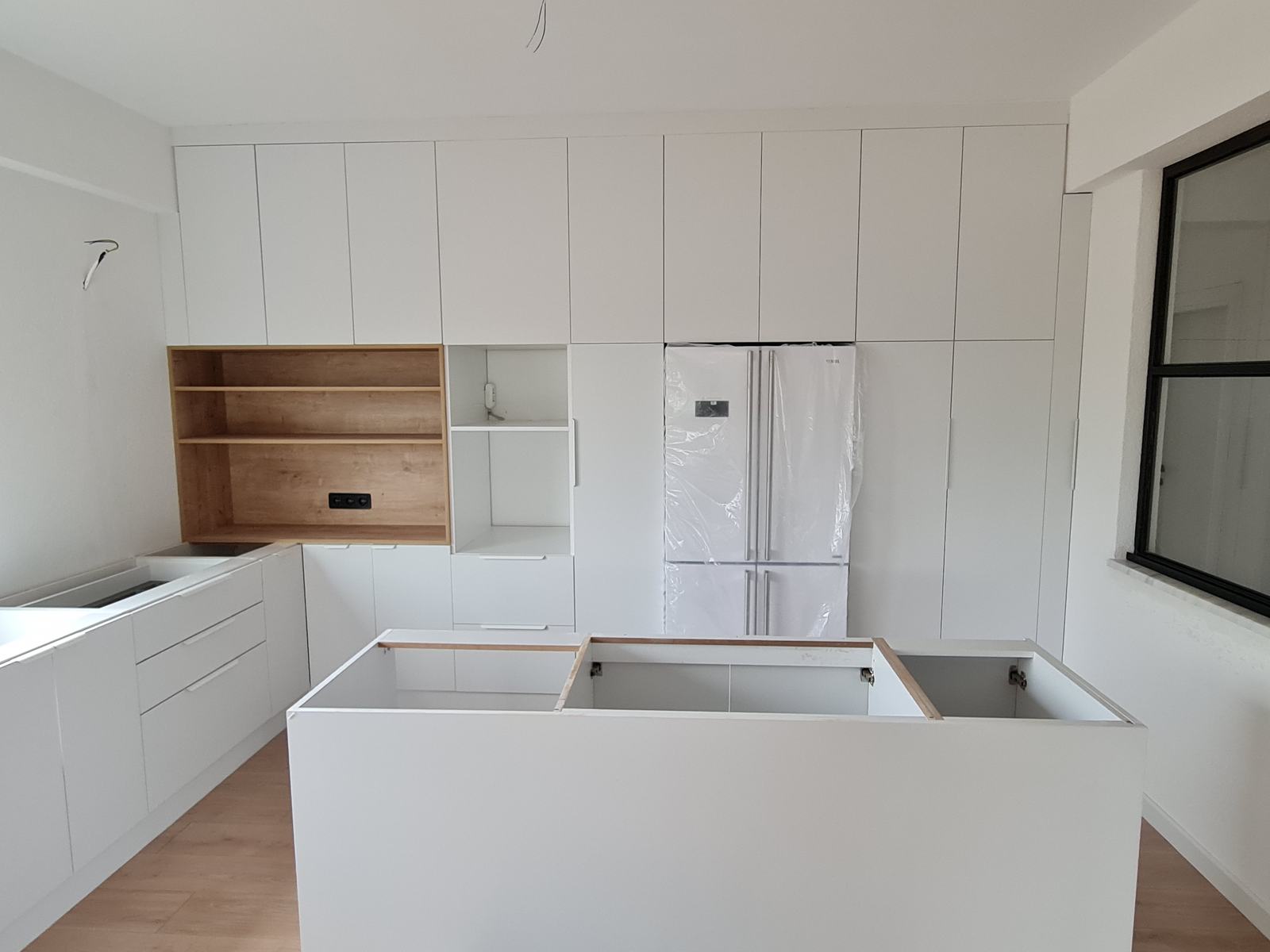 White Kitchen Cabinet