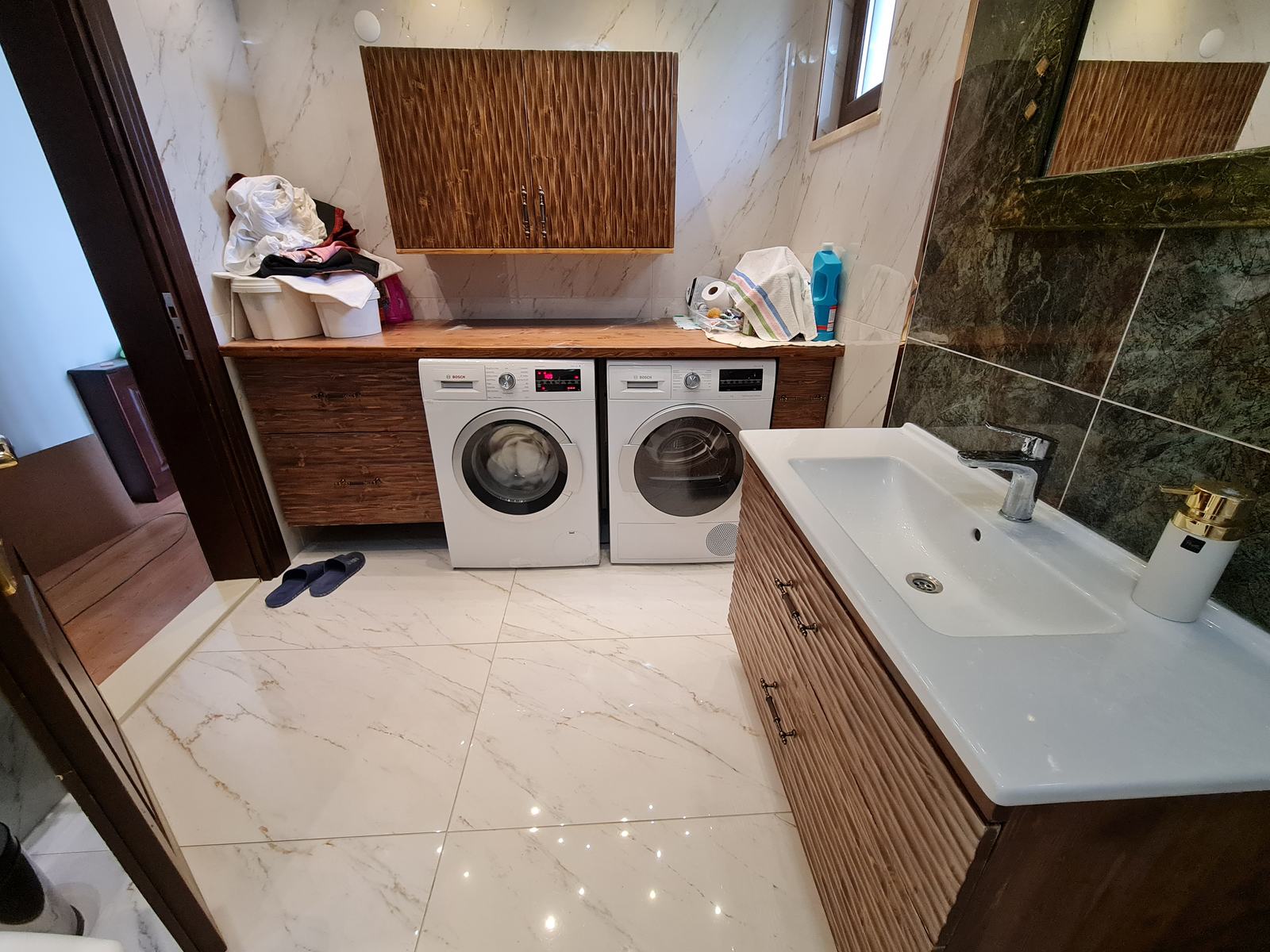 Paneled Wooden Bathroom Set