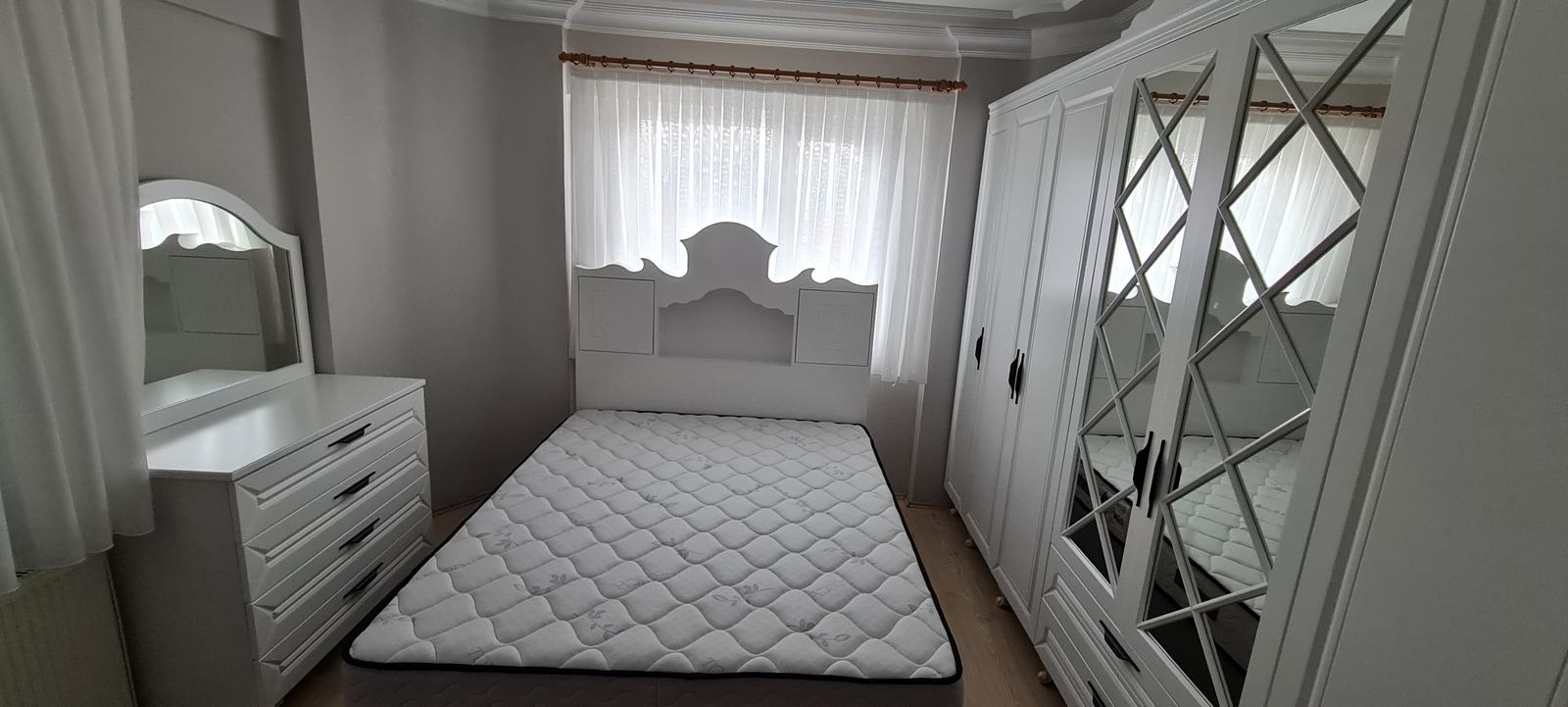 Carved Pattern Mirrored Bedroom Set