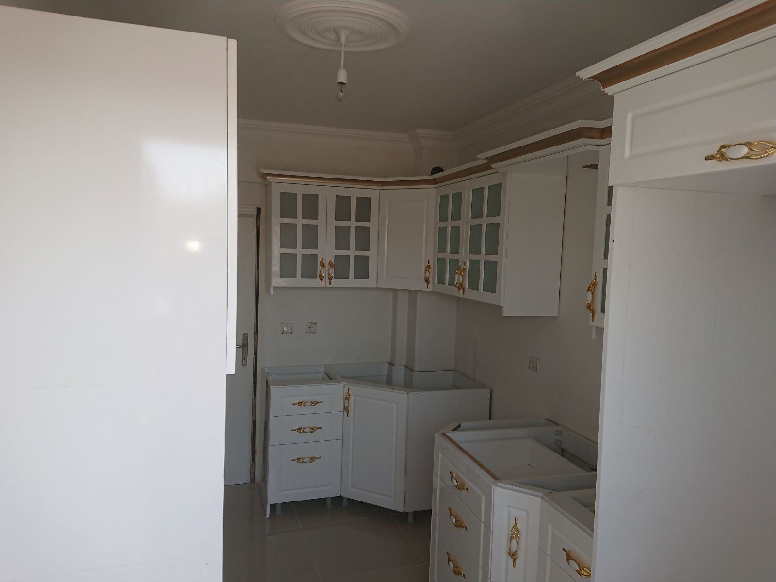 Glossy Kitchen Cabinets with Glass