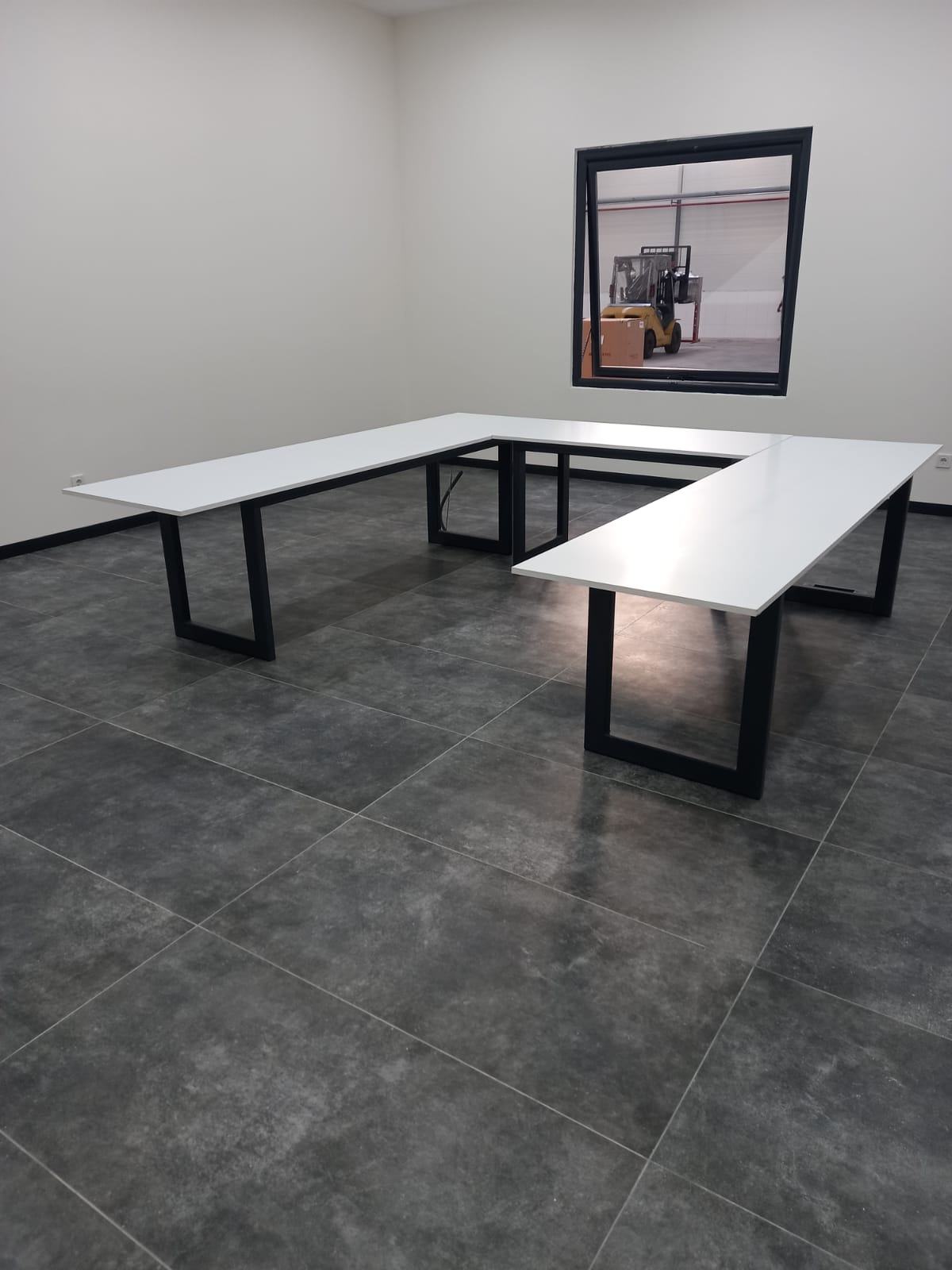 Tripartite Meeting Table