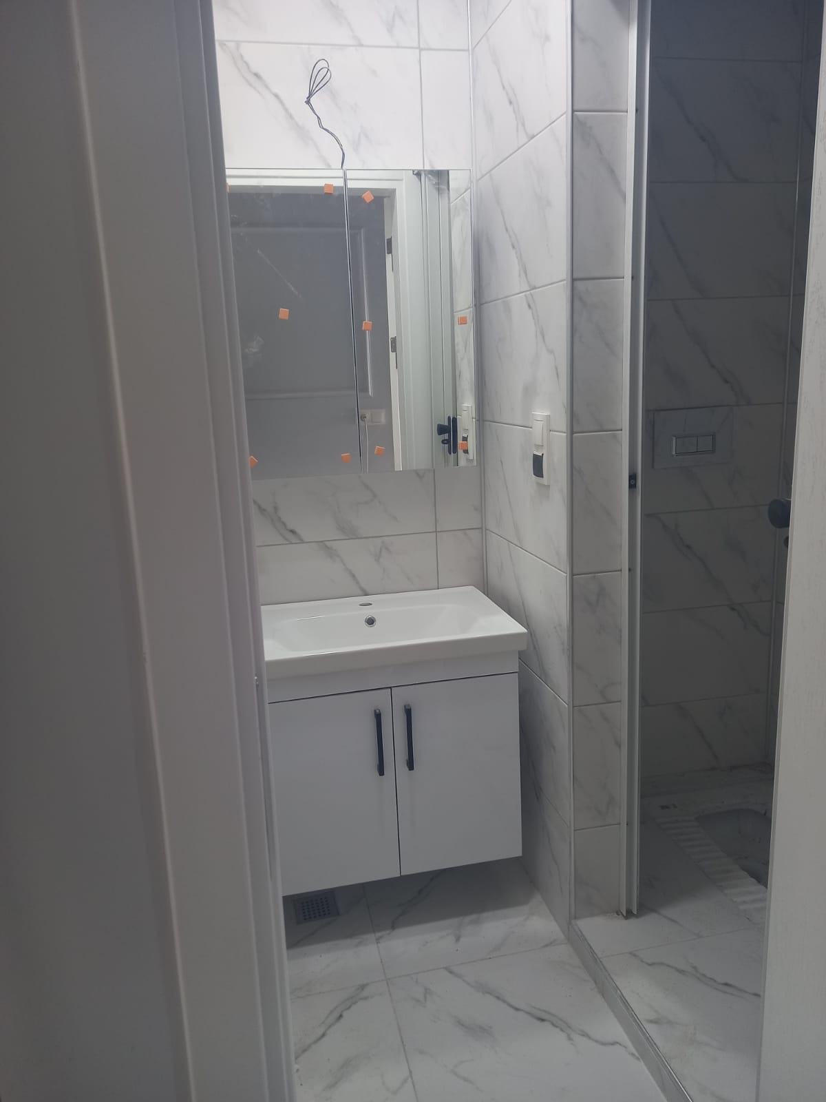 Glossy White Bathroom Set