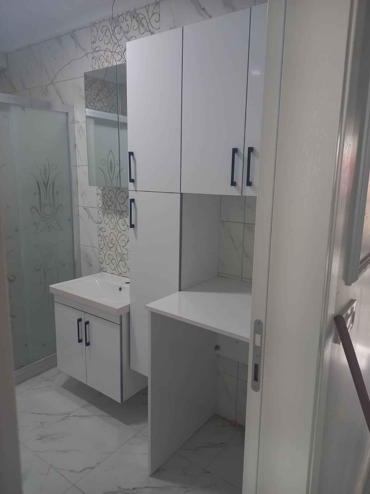 Glossy White Bathroom Set