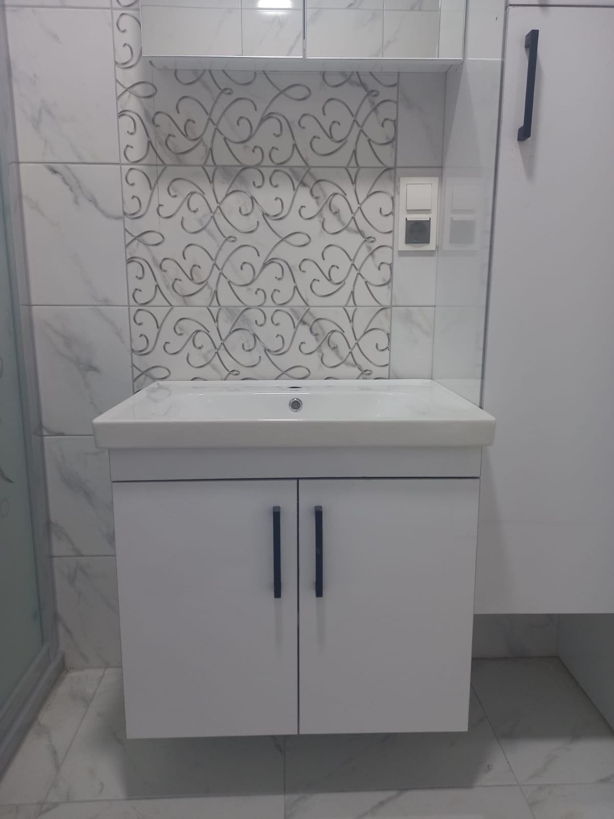 Glossy White Bathroom Set