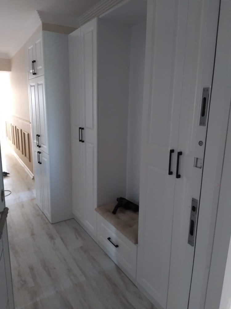 Hallway Cabinet with Center Seat