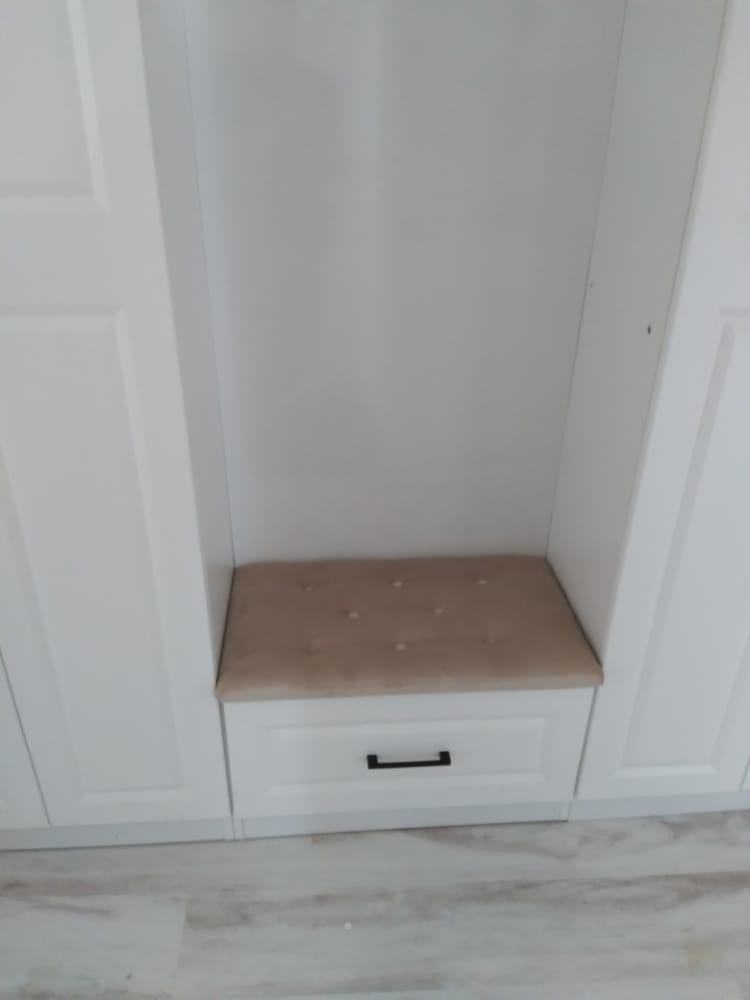 Hallway Cabinet with Center Seat