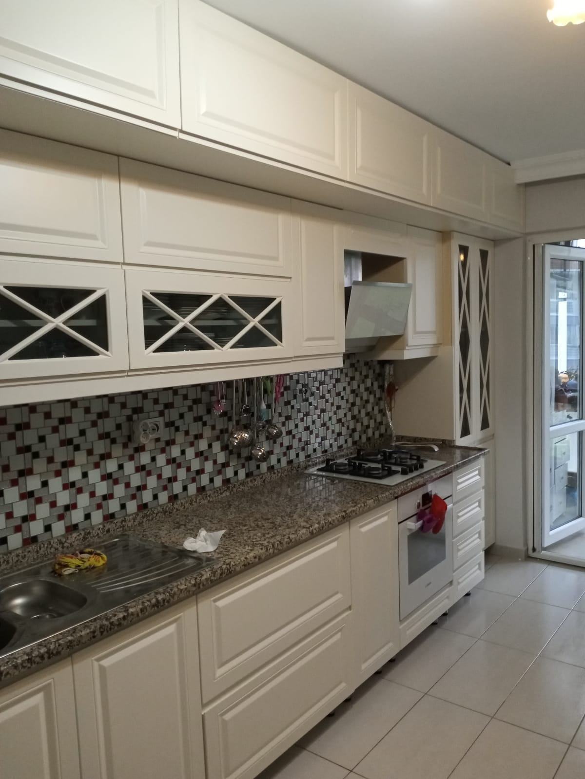 Handleless Cream Kitchen Cabinet