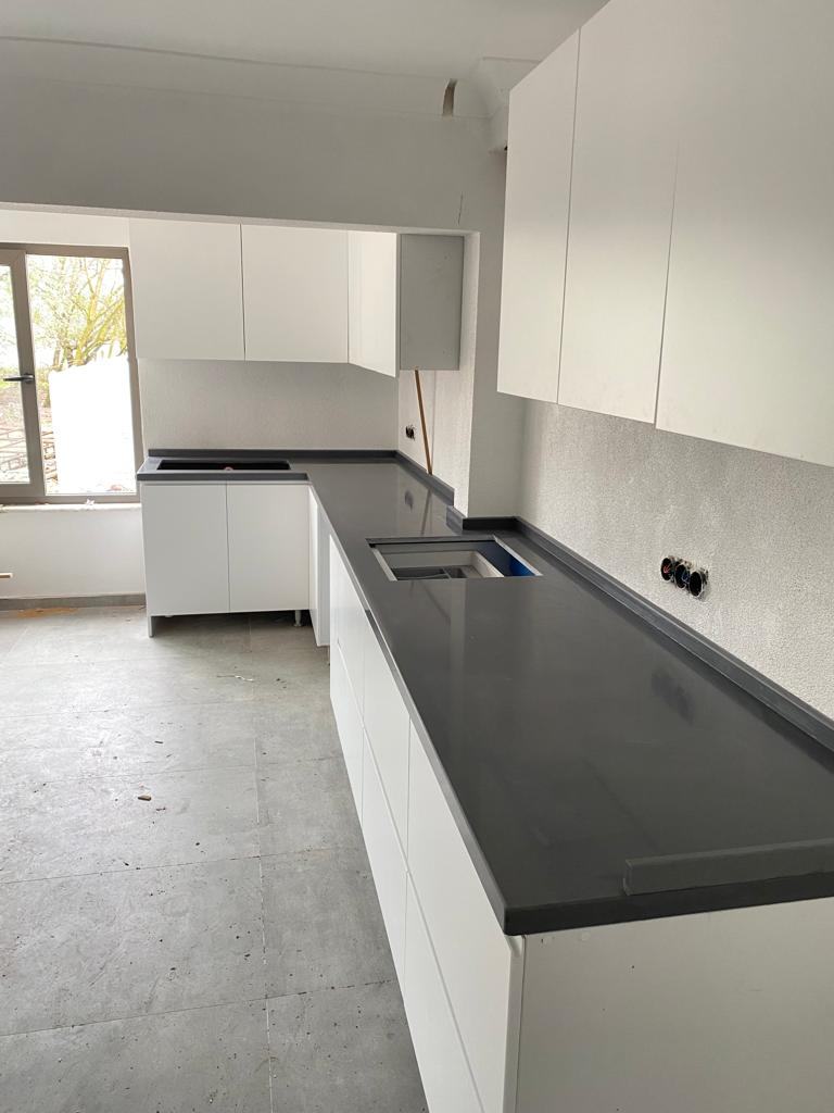 Handleless White Kitchen Cabinet
