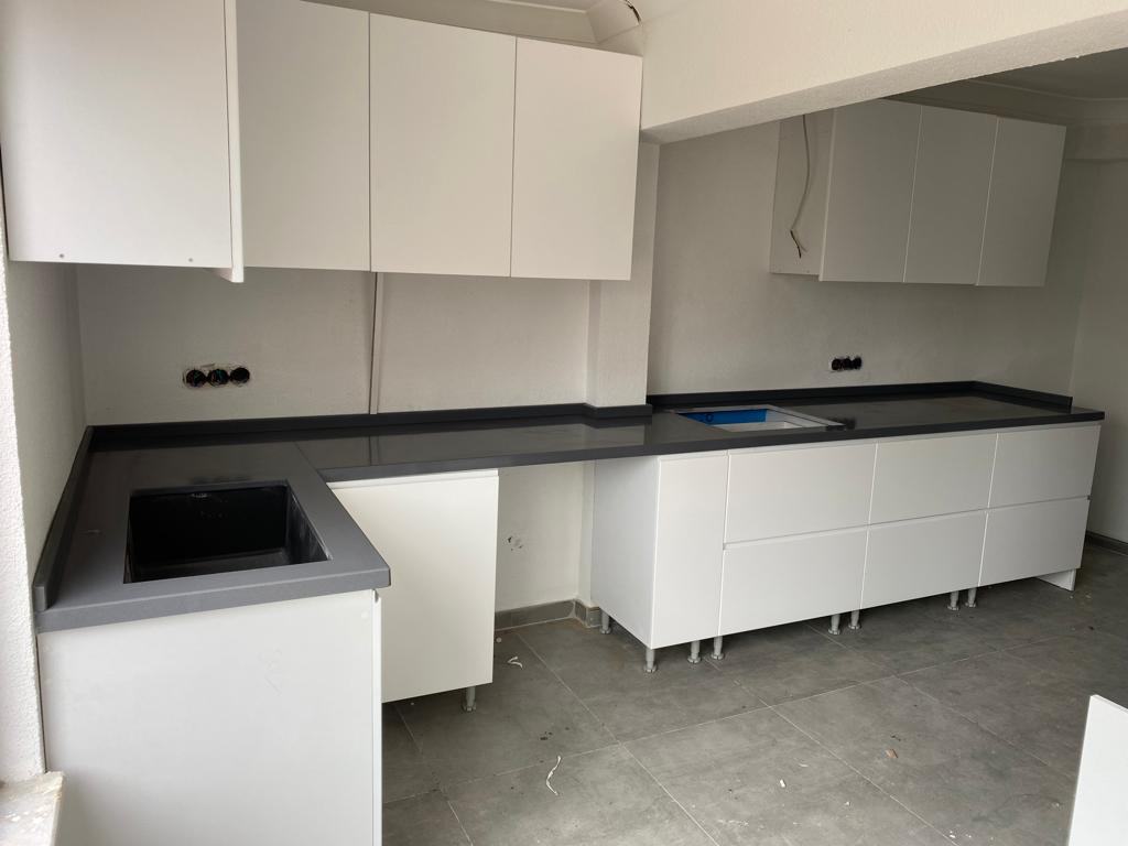 Handleless White Kitchen Cabinet