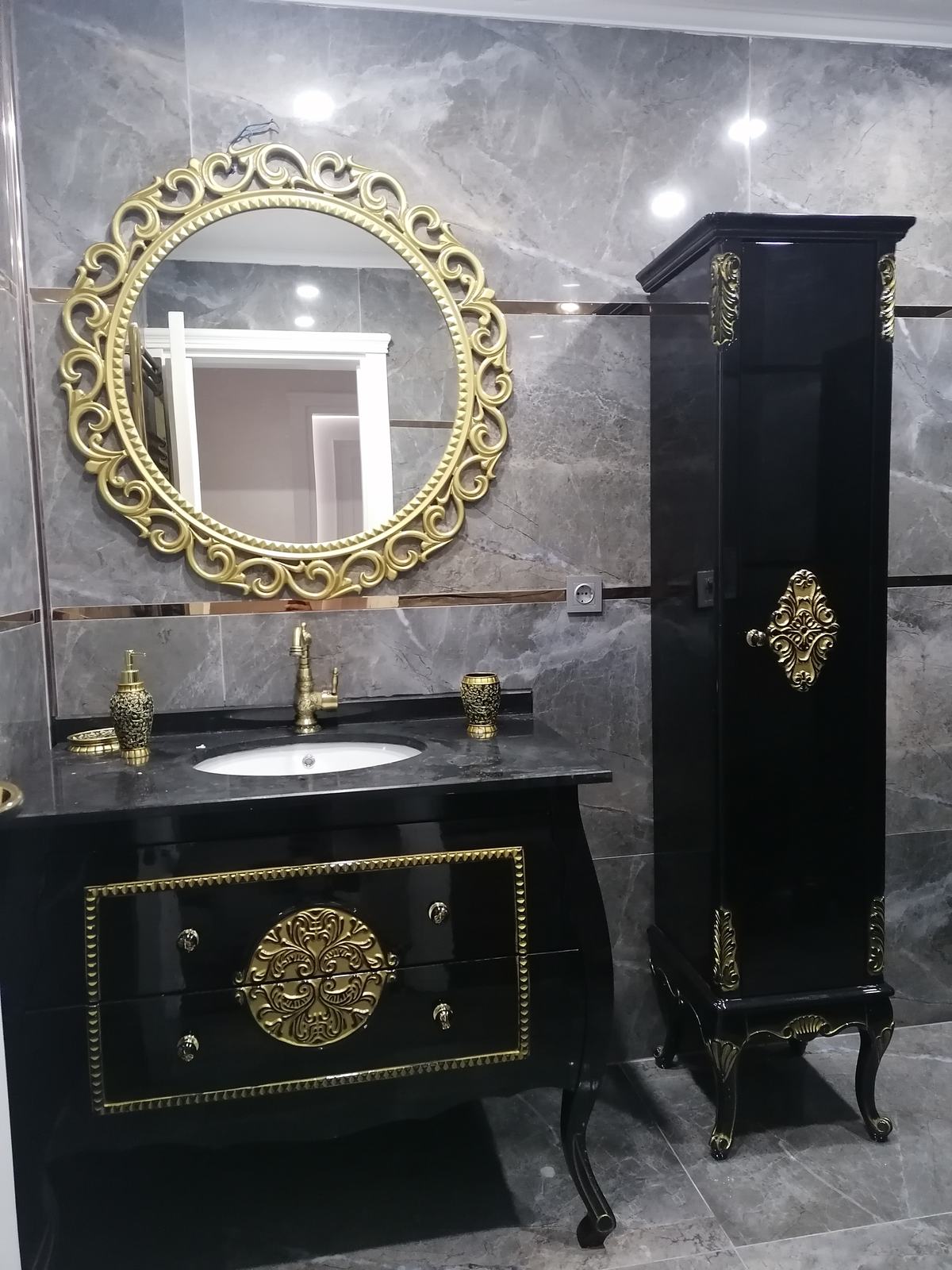 Black and Gold Detailed Washbasin