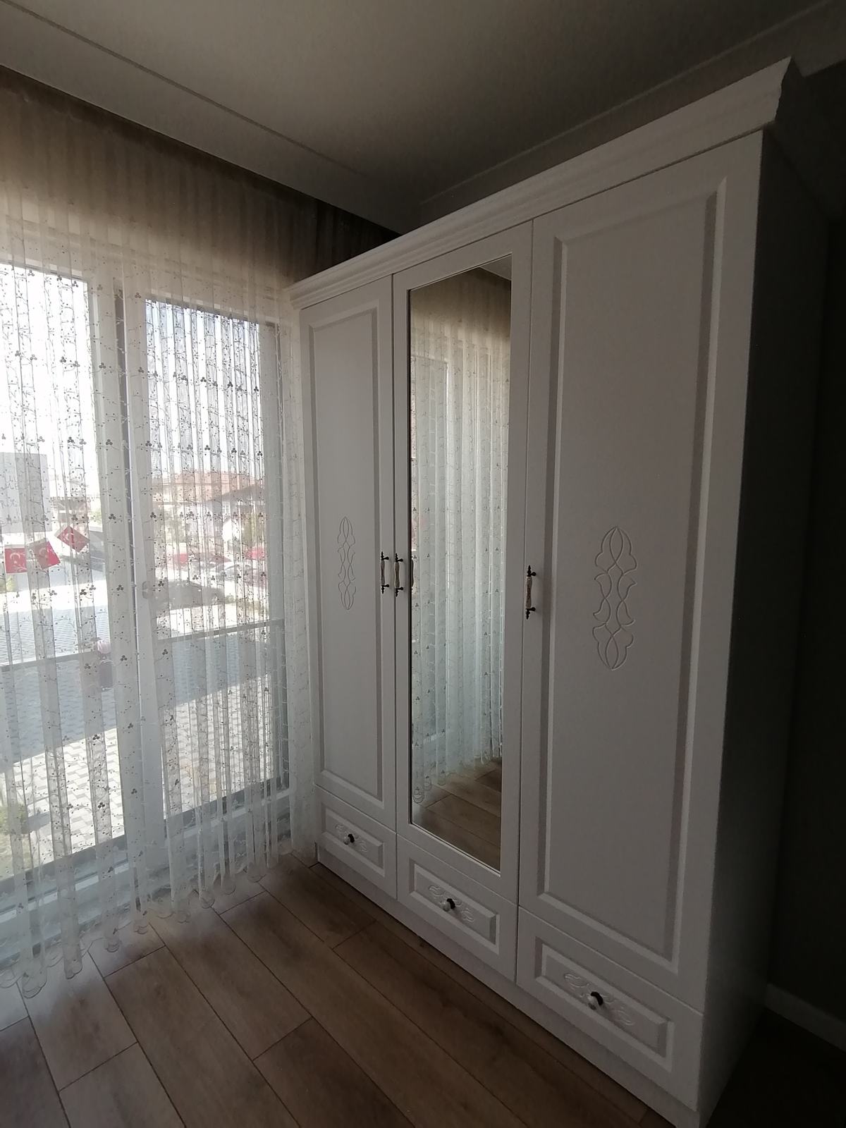 Wardrobe with Simple Mirror Detail