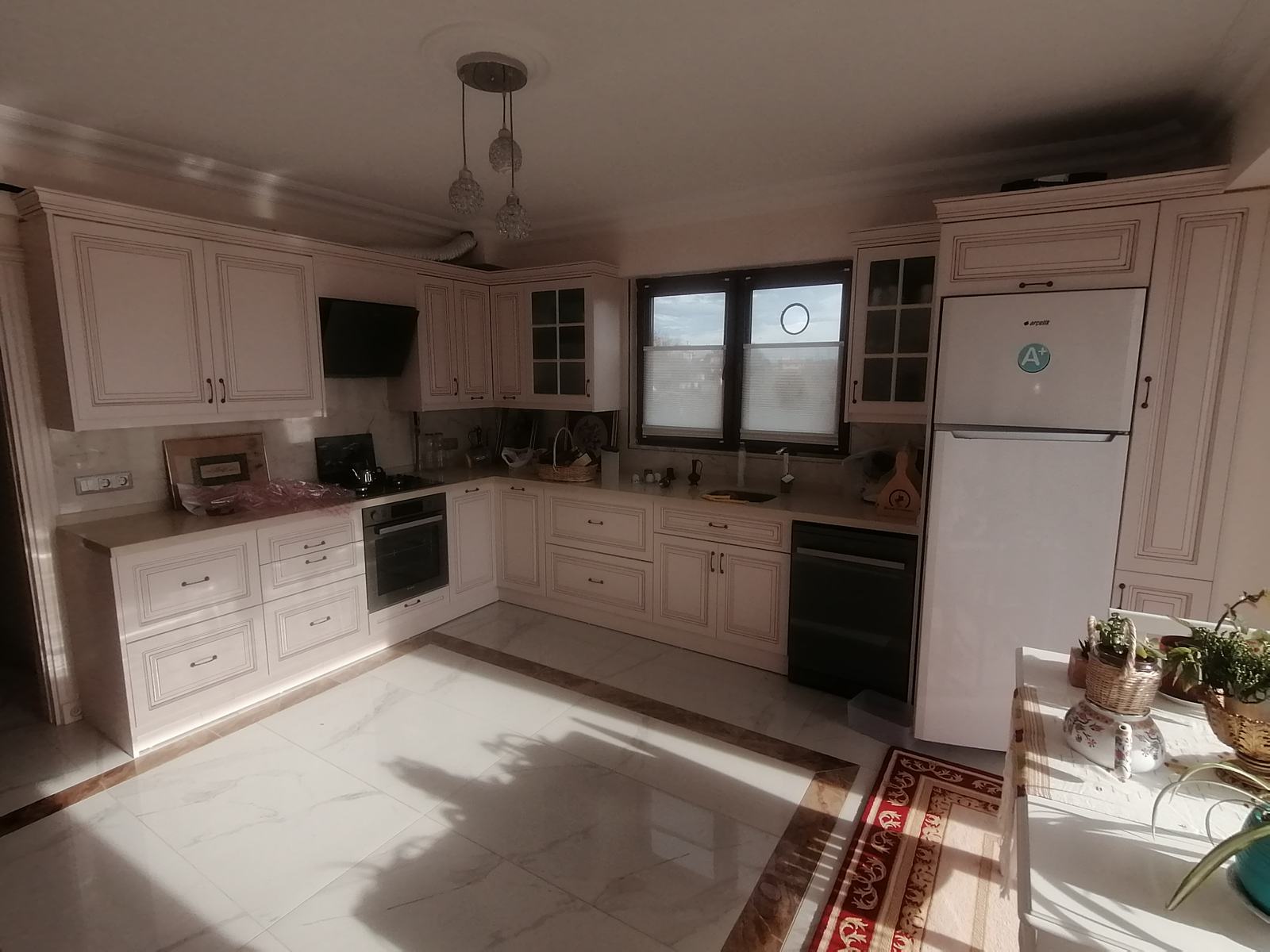 Cream Carved Kitchen Cabinets